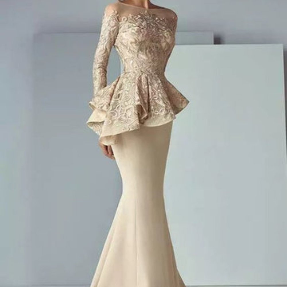 Gorgeous mother of the groom dress!